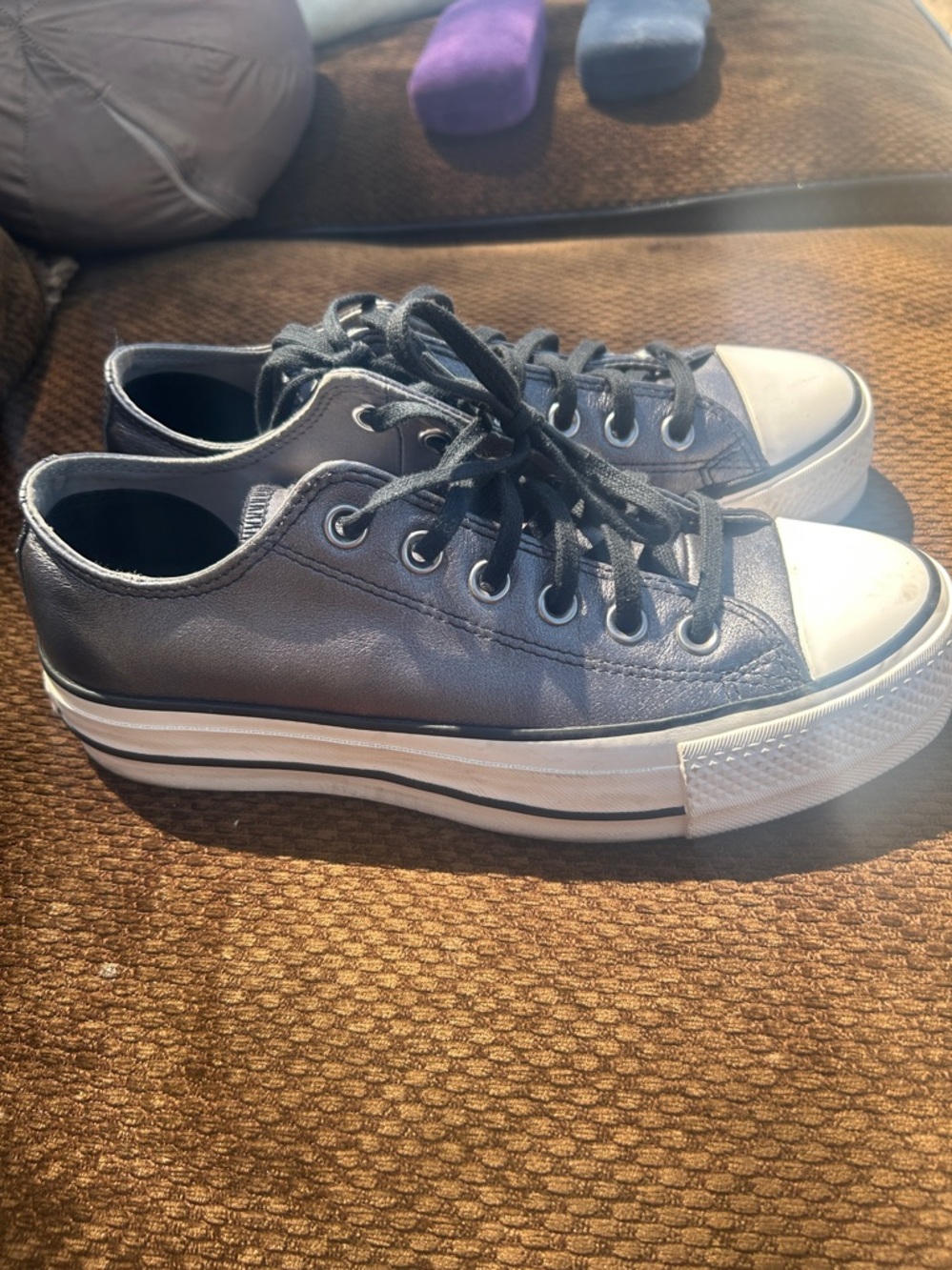 Converse Low Top leather Sneakers Metallic black